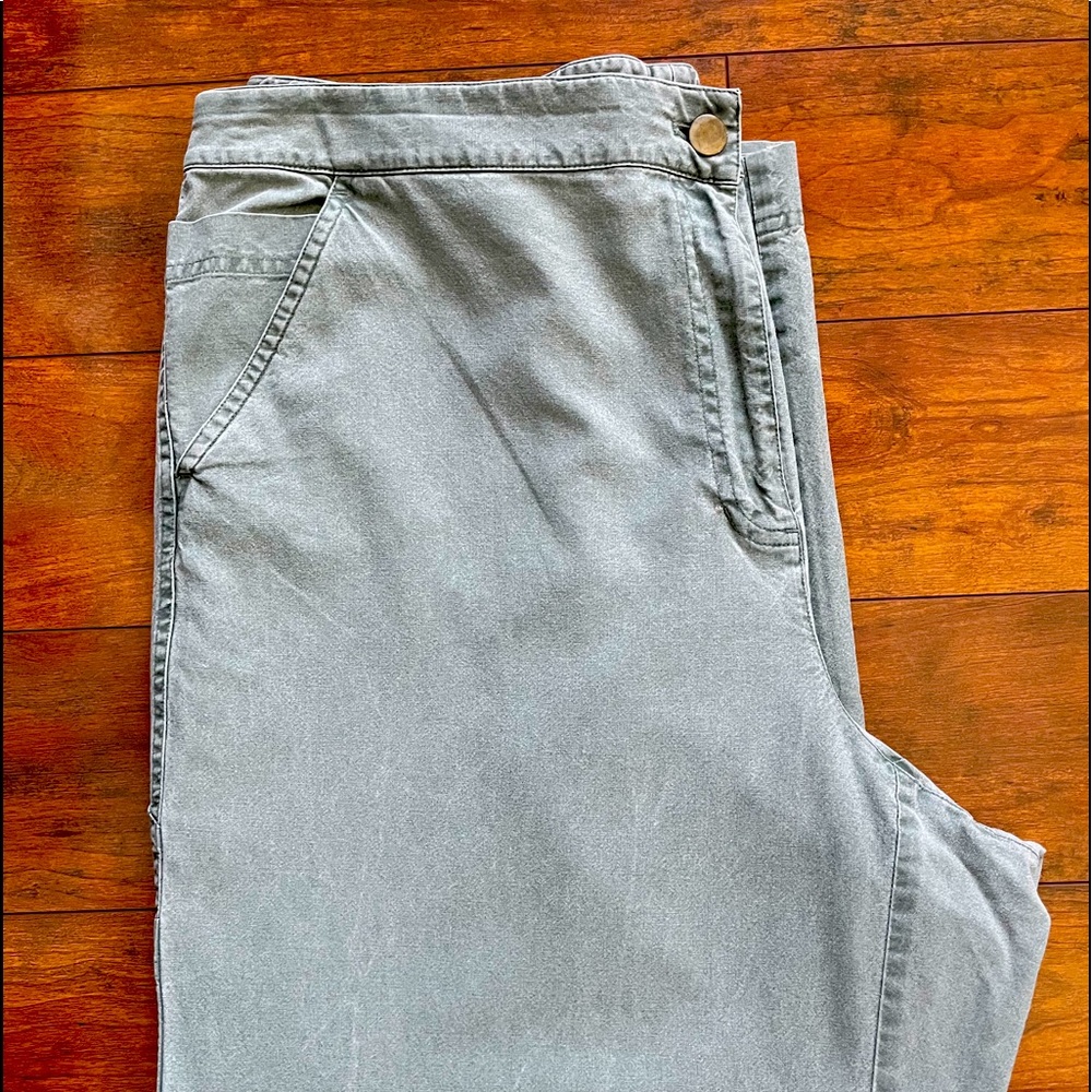 Eileen Fisher green khaki cotton cargo pants